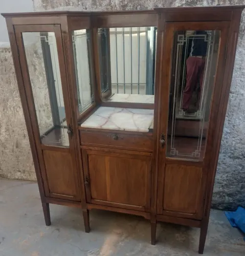 Antiga Cristaleira anos 30. (RESTAURADA).