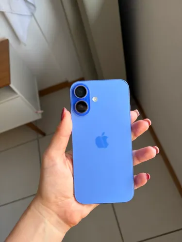 iPhone 16 128GB Ultramarino