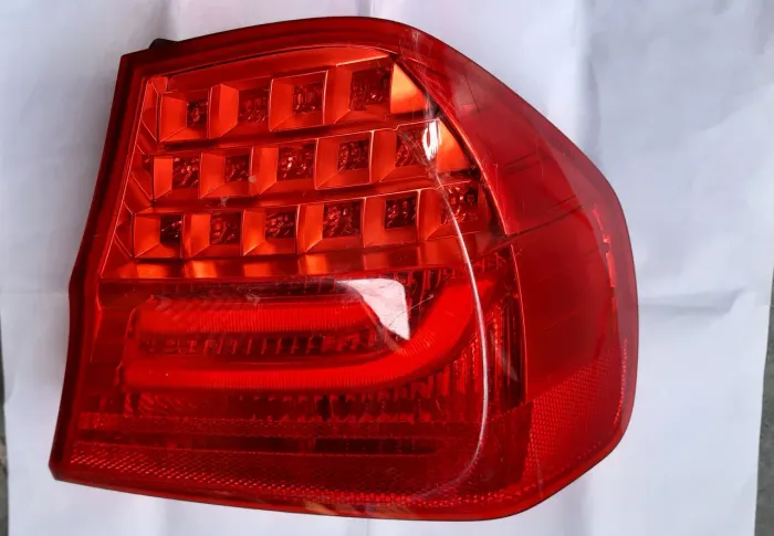 Lanterna traseira direita bmw 320i 325i 2009-2012