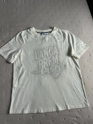Blusa lança perfume