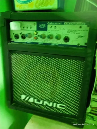 caixa de som amplificada para instrumentos eletrônicos
