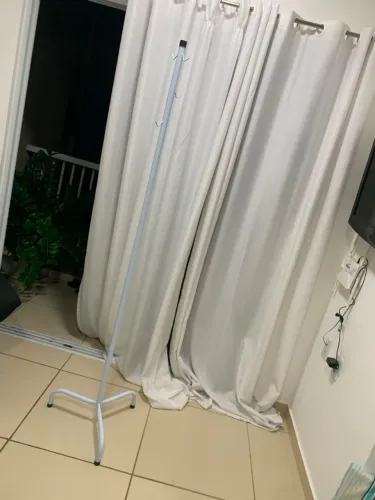 Suporte de soro fixo hospitalar