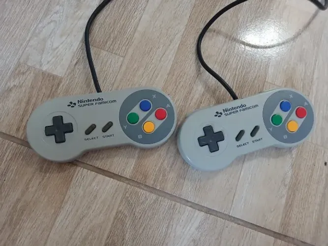 2 Controles Super Famicom / SNES - Muito Conservados - Cabos Flexíveis