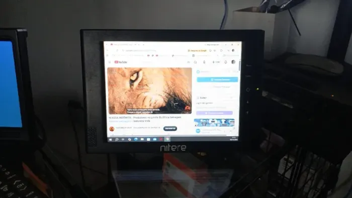 Monitor 8 polegadas colorido LCD ent. VGA e áudio