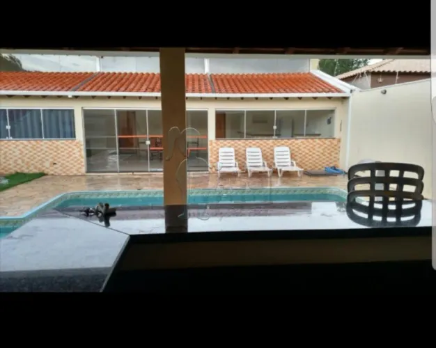 Casa de 200m² com 03 suítes à venda em condomínio - Recanto das Àguas