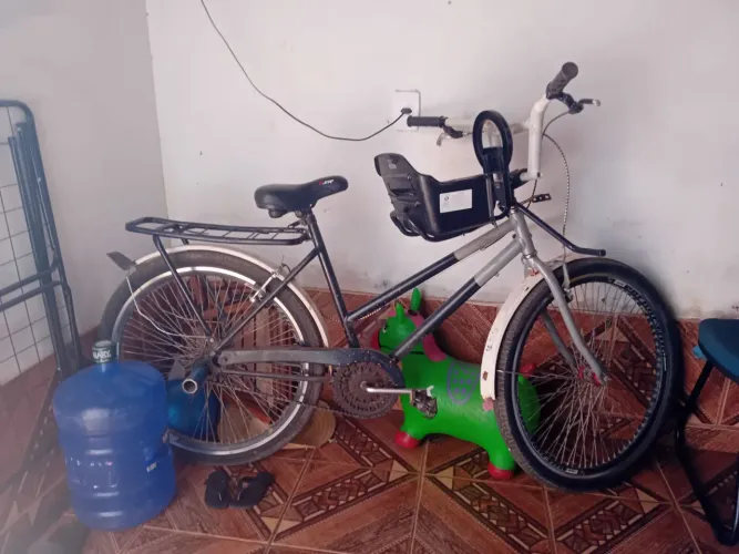 Vendo bicicleta e cadeirinha 