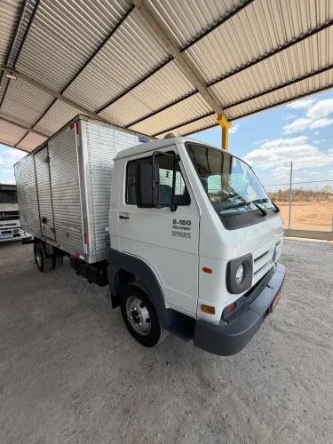 VW 8-150 Baú 5 mts 