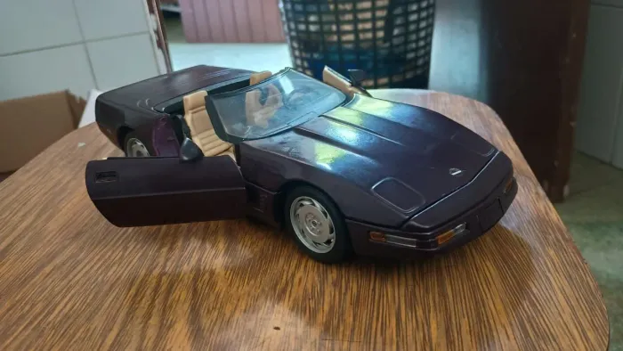 Corvette C4 conversível roxo .Maisto 1/18