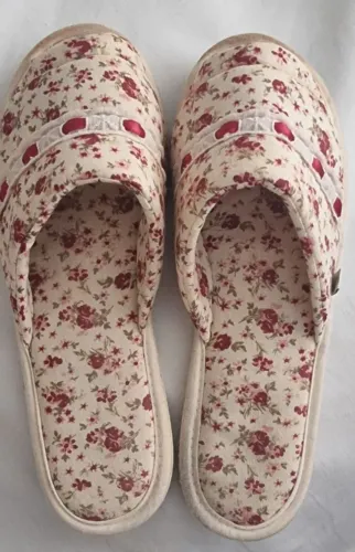 PANTUFAS OU CHINELOS DE QUARTO - NÚMERO 36/37