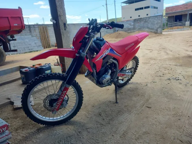 Moto muito nova.