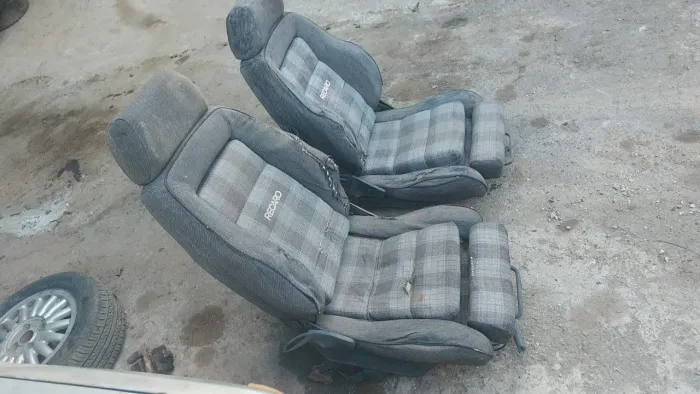 Par de bancos dianteiros Recaro dos quadrados