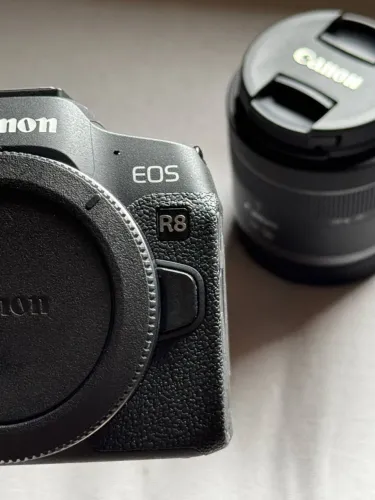 Canon R8