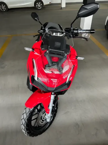 Vendo moto Adv 150cc apenas 3000km