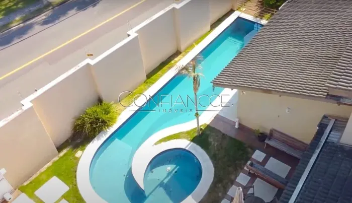 Casa com piscina para alugar em Santa Felicidade, Curitiba - PR | Confiancce Imóveis