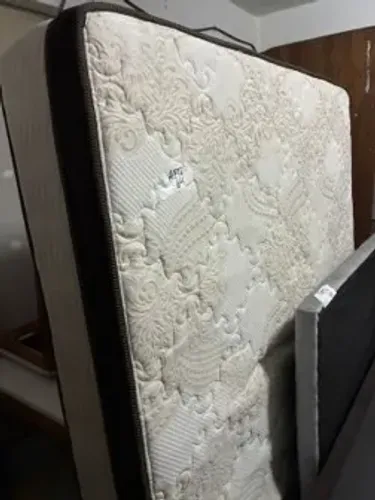Colchão Ortobom (Queen Size, material viscoelástico)