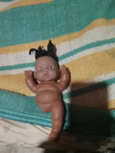 Eu estou vendendo essa boneca