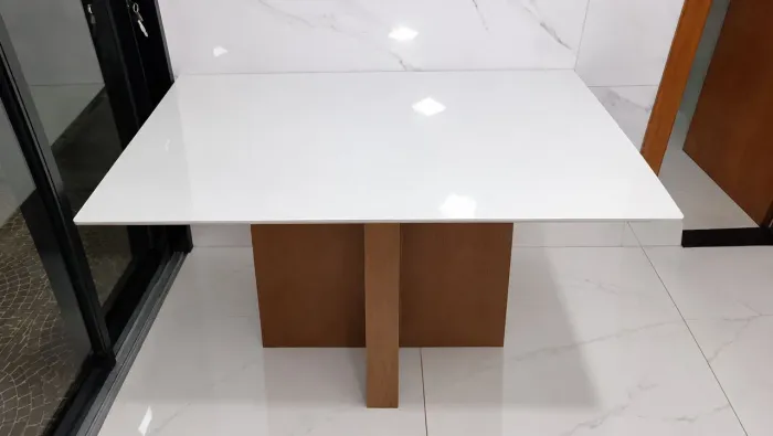 Mesa com 4 cadeiras