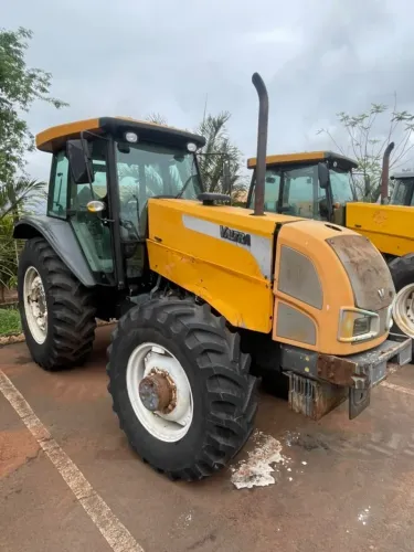 Trator Valtra BM 110 4x4 Ano 2012 - C/Cabine