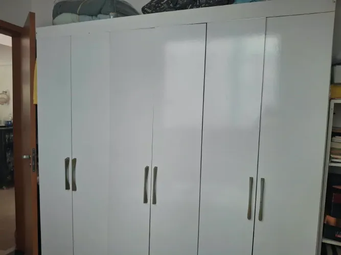 Guarda roupa branco 6 portas 