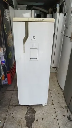 Geladeira pequena Electrolux