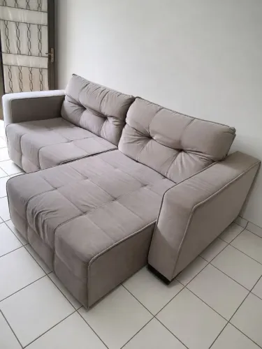 Sofá moderno grande meio retrátil 