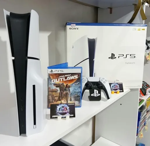 PS5 SLIM 1TB com leitor. Semi novo. Garantia 3 meses aqui na LOJA FABGAMES. Loja física