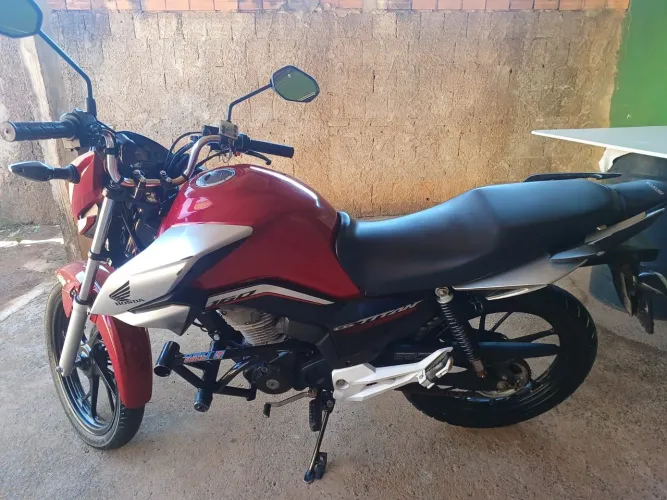 Titan 160 2024 abaixo da fipe, única dona. (moto excelente)