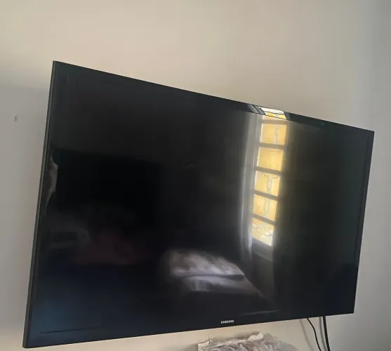 Tv 32 polegadas e play 4 1tb com um controle e um jogo !