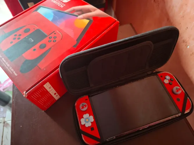 Vende-se Nintendo Switch OLED Edição Mario vermelho
