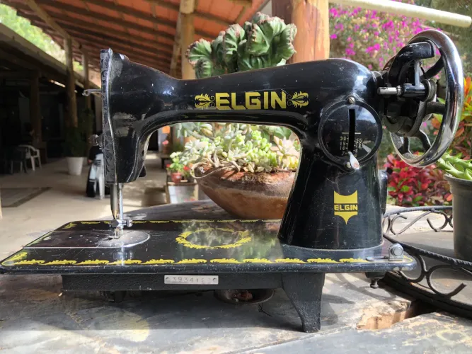 Máquina de Costura Elgin B3 item de colecionador vintage