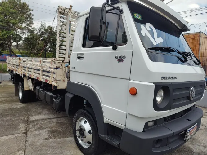 VW 8.160 carroceria - VIA DUTRA CAMINHÕES - Caçapava SP