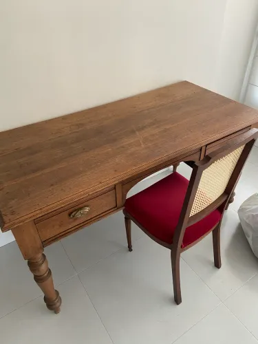 Escrivaninha em madeira