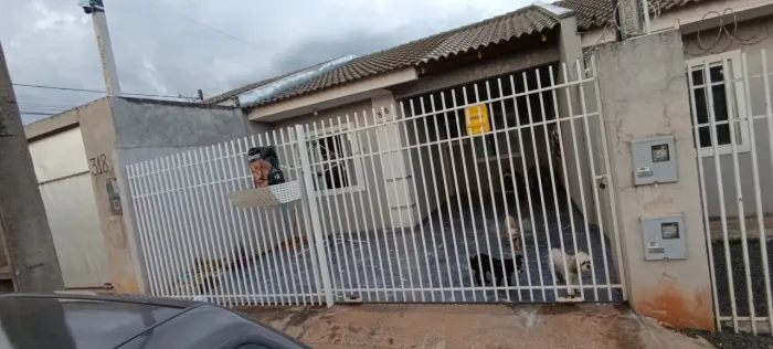 Vendo casa com laje bem localizada