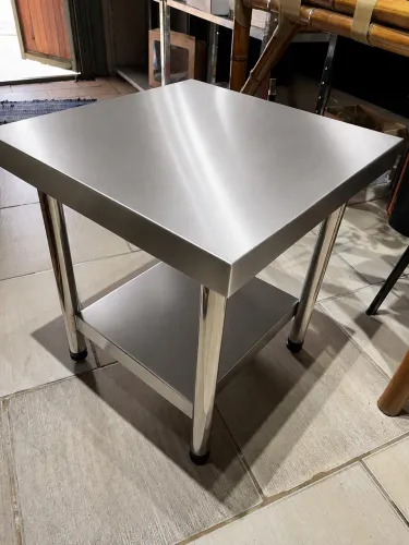 Mesa de apoio em inox reforçada
