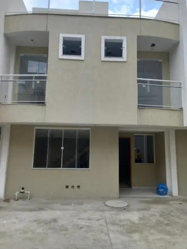 CASA ESPAÇOSA DE 3 ANDARES EM BENTO RIBEIRO