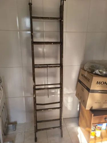 Escada de ferro dobrável