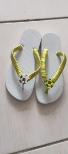 Sandálias personalizadas e decoradas 