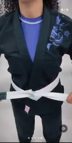 Vendo kimono Tamanho A1 semi-novo em ótimo estado.