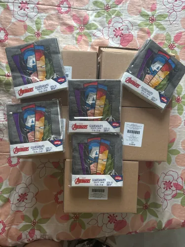 Guardanapos personalizados Avangers  - São 71 pacotes com 20 unidades cada pacote 