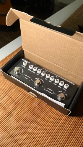 Pedal de efeito Guitarra Cuvave Cube Baby preto