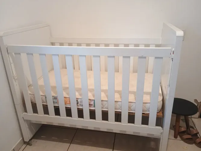 Vendo um berço usando