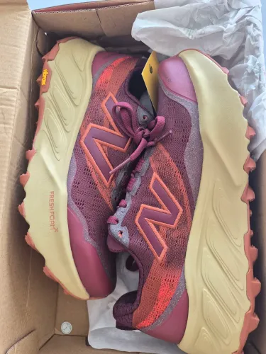 Tênis New Balance Feminino Hierro V9 Tamanho 36 Vinho