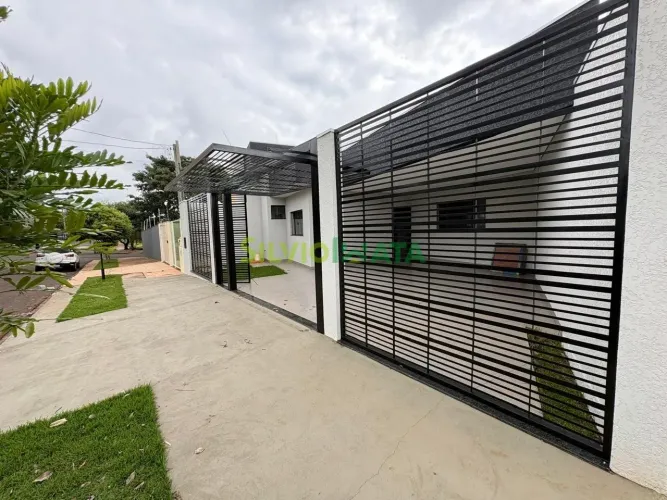 Casa à Venda em Maringá 1 Suíte + 2 Quartos | Jardim Dias II