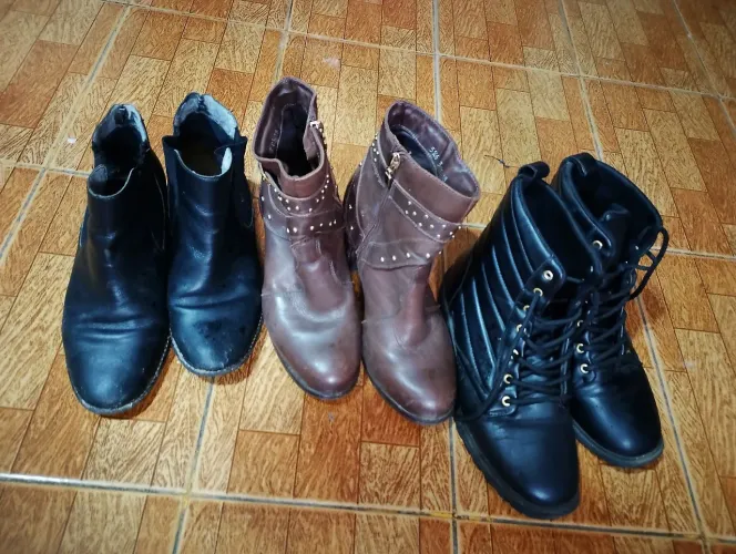 Botas número 36 couro salto quadrado 