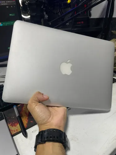 MACBOOK PRO 2015 i7 16G RAM 256 HD