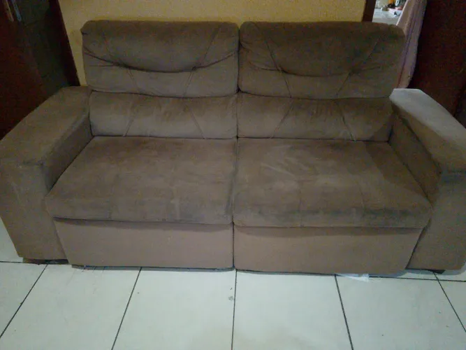 Vende -se sofá usado em bom estado retrátil grande 