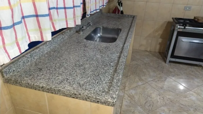 Pia completa em granito para cozinha