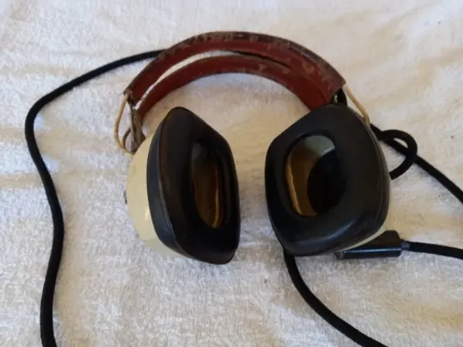 Antigo Fone de Ouvido de Avião