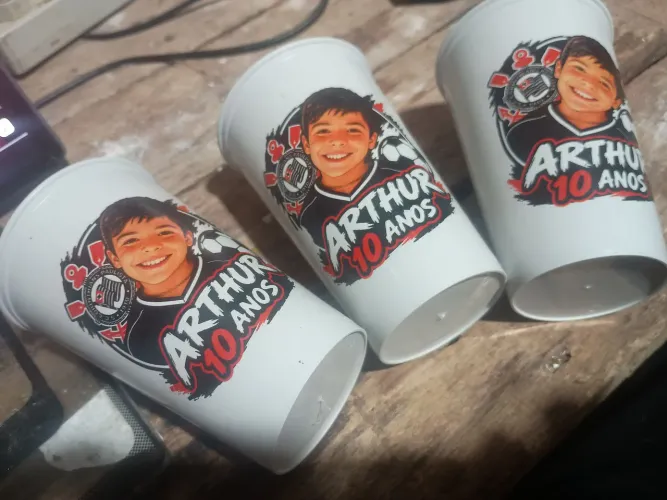 Copo personalizado r$ 2,90 que não é adesivado nem descartável e ainda suporta queda