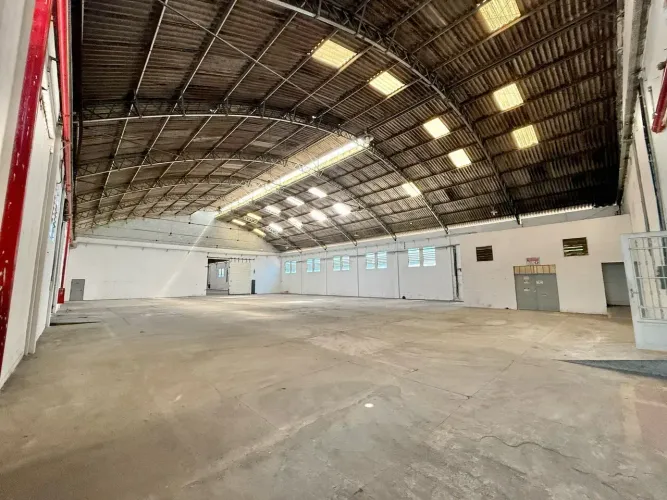 Oportunidade!Galpão Guarulhos com 4.778m2 área útil, possui cabine primaria